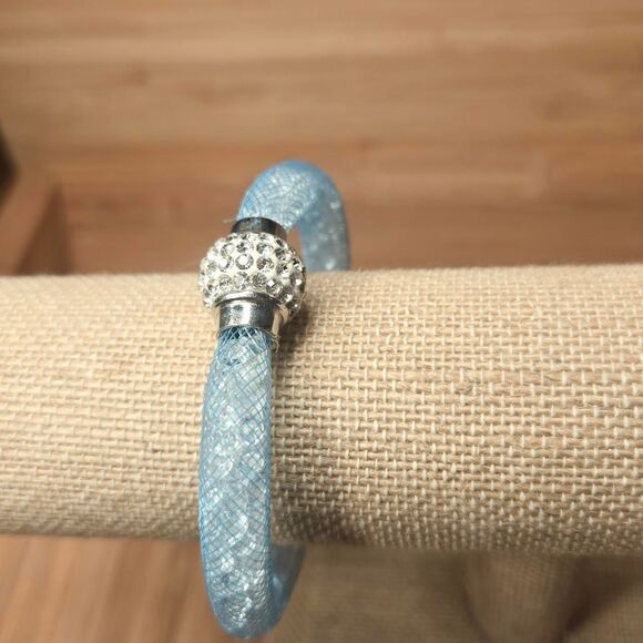 Swarovski elements Women's Silver and Blue  crushed crystal Jewelry - Picture 1 of 6